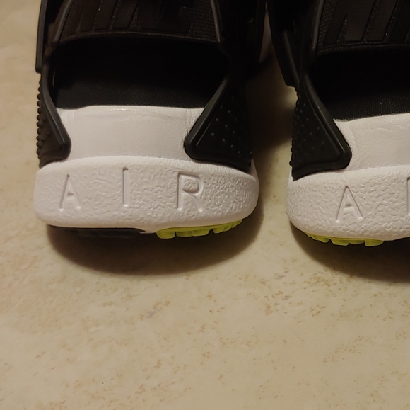 Nike Air Huarache Drift ‘Black/Volt’ Men's Size 8 Women's 10 - Picture 3 of 9